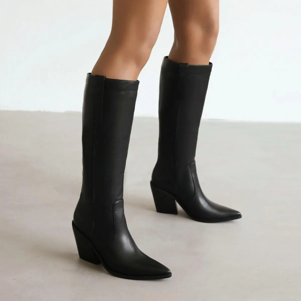 2024 Nuove donne stivali al ginocchio vestito da ufficio signore affollano tacchi alti spessi scarpe a punta scarpe da donna cla