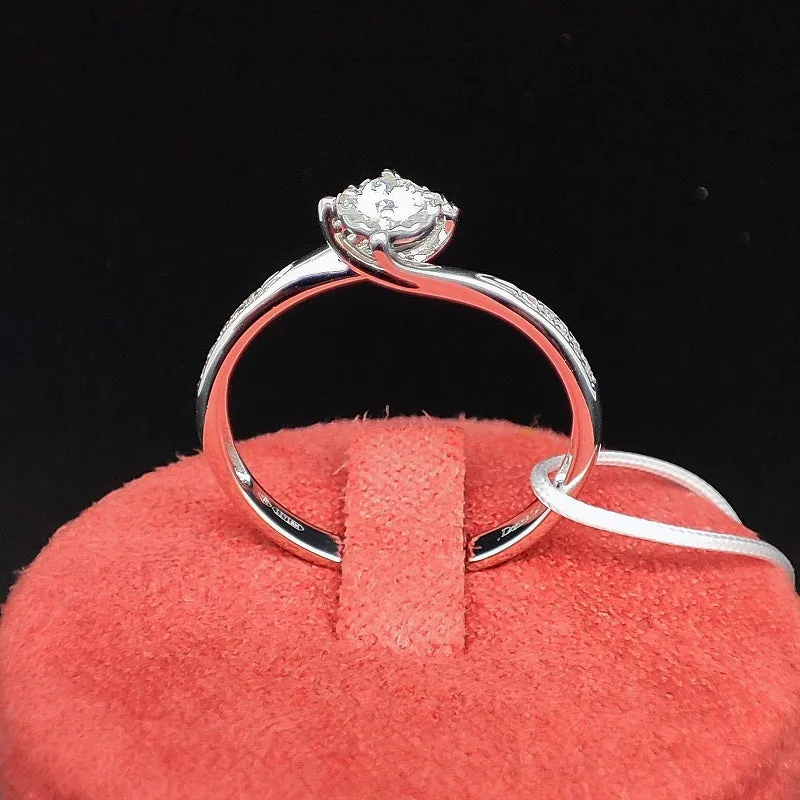 Anello Solitario DonnaOro MINERVA in Oro Bianco 18kt con verette laterali di Diamanti