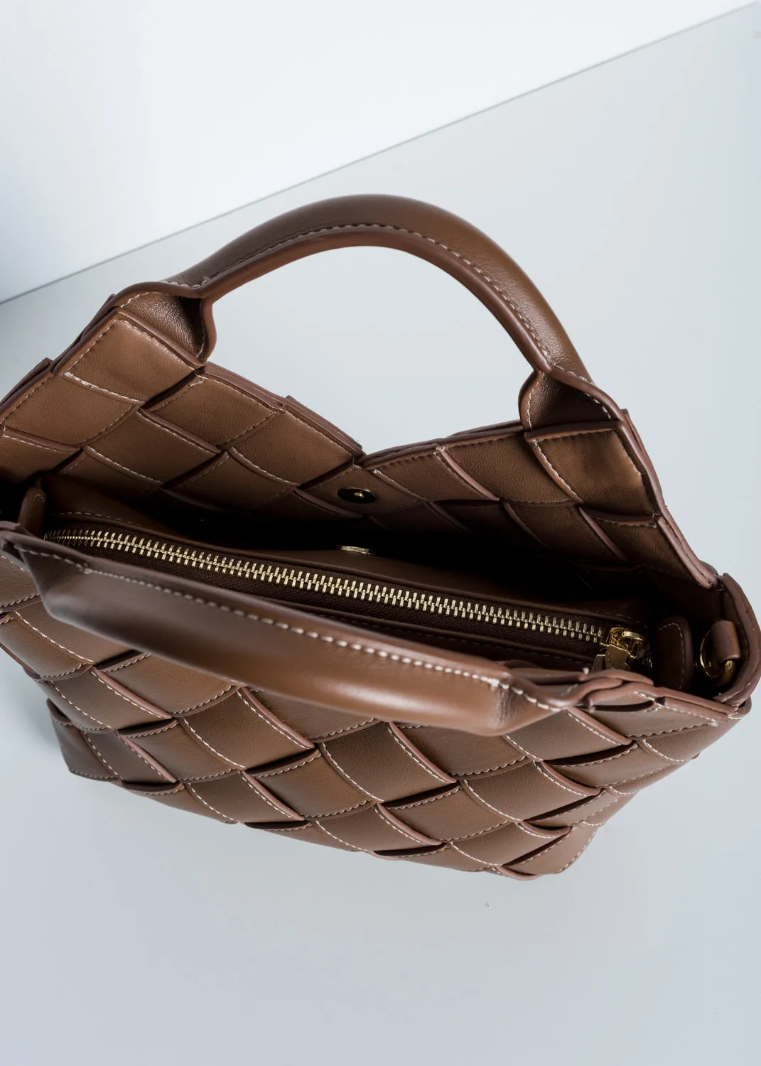 Borsa effetto pelle intrecciata