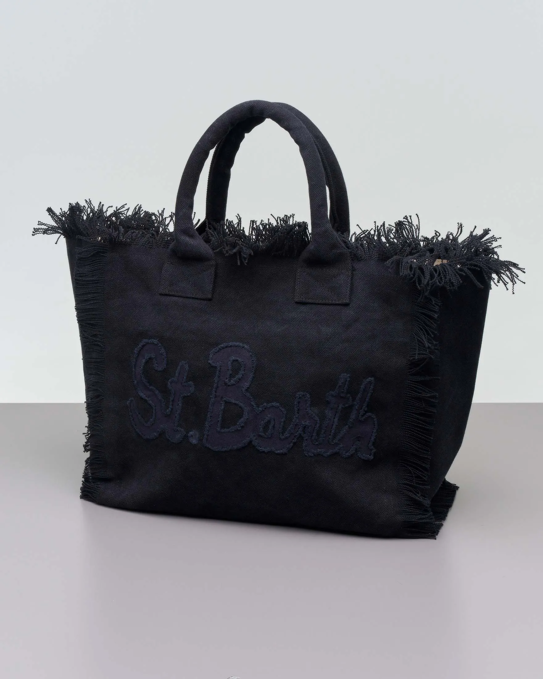 Borsa in canvas di cotone nera con scritta logo cucita in tono e frange ai lati