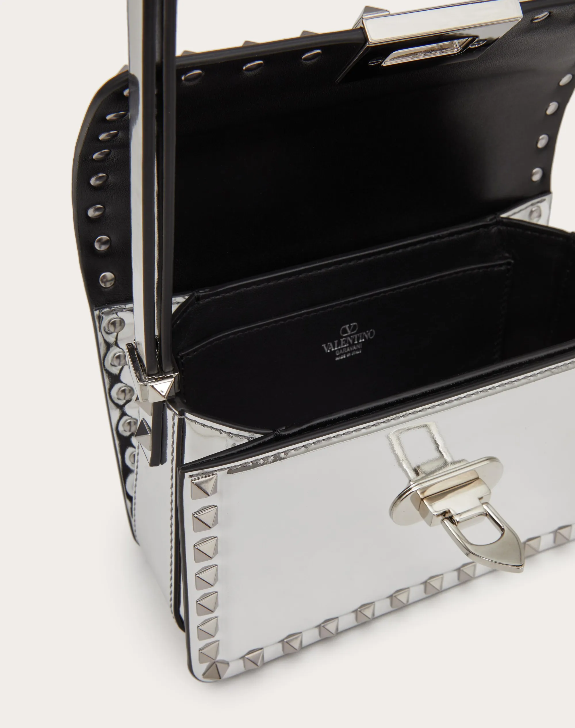 BORSA PICCOLA A SPALLA ROCKSTUD23 IN VITELLO EFFETTO SPECCHIO