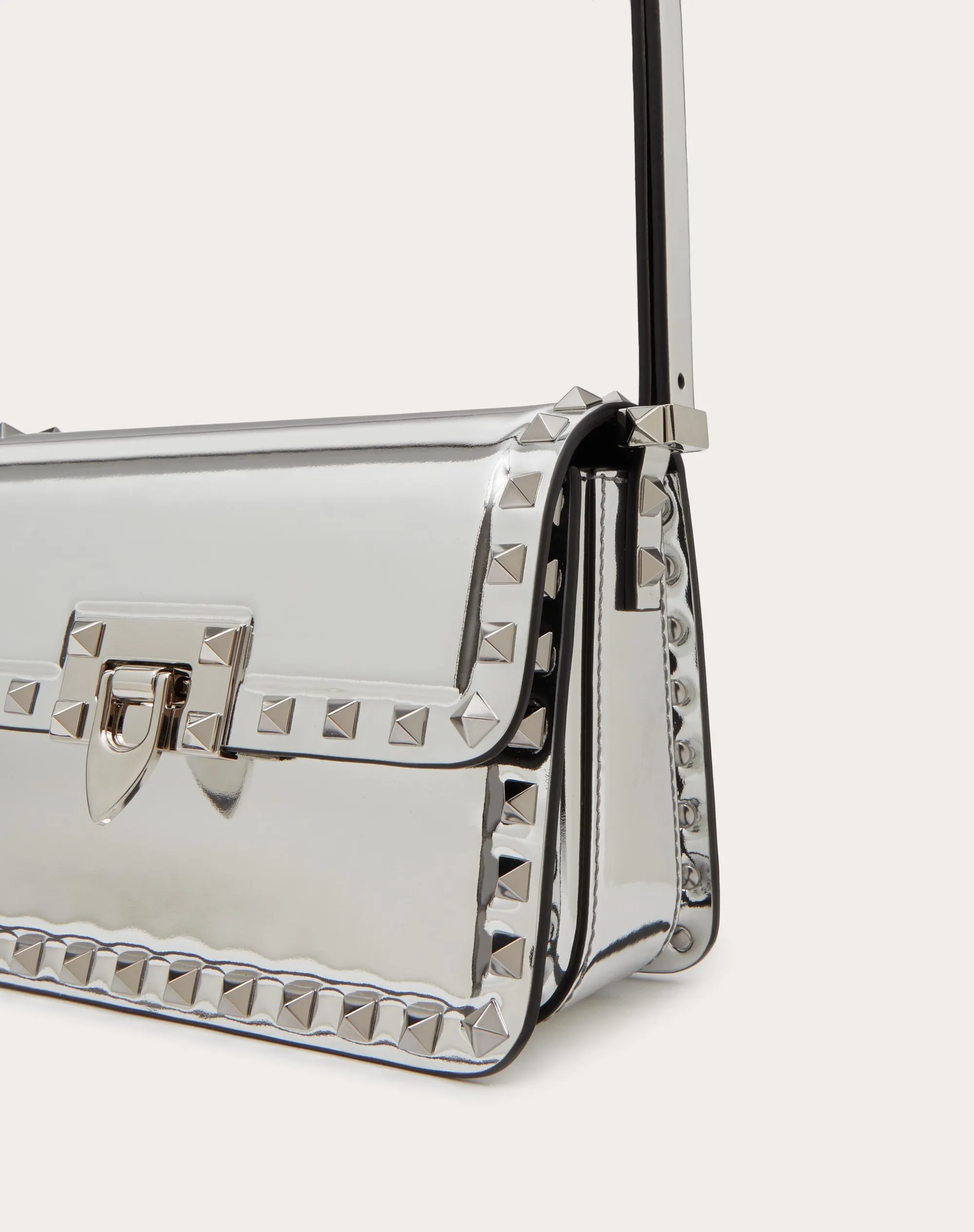 BORSA PICCOLA A SPALLA ROCKSTUD23 IN VITELLO EFFETTO SPECCHIO