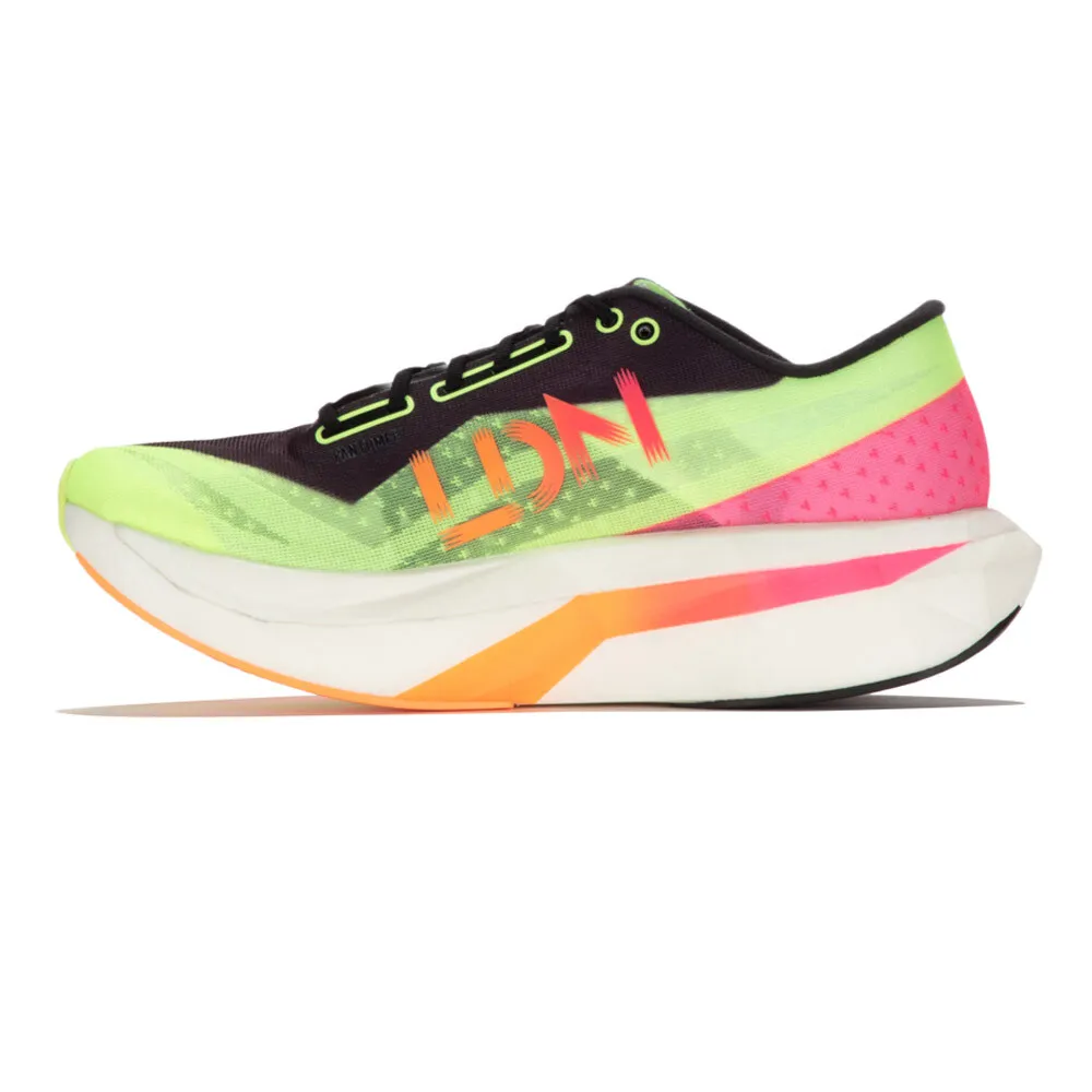 New Balance London Edition FuelCell SuperComp Elite v4 per donna Scarpe da Running - AW24
