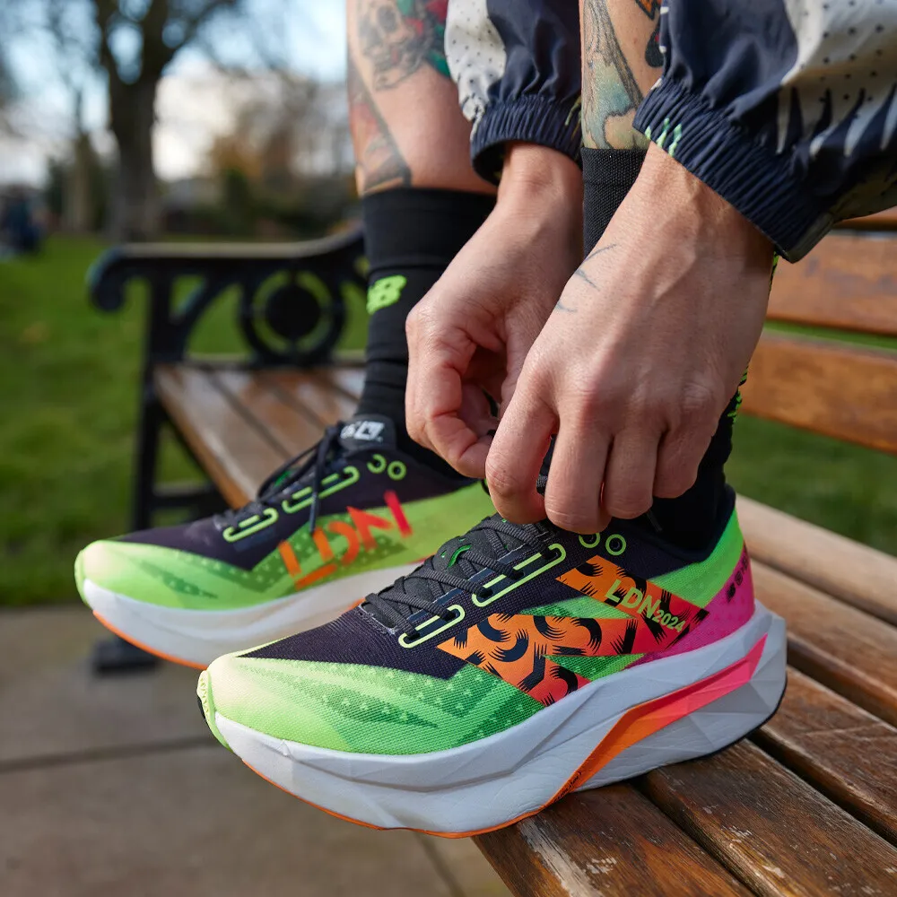New Balance London Edition FuelCell SuperComp Elite v4 per donna Scarpe da Running - AW24