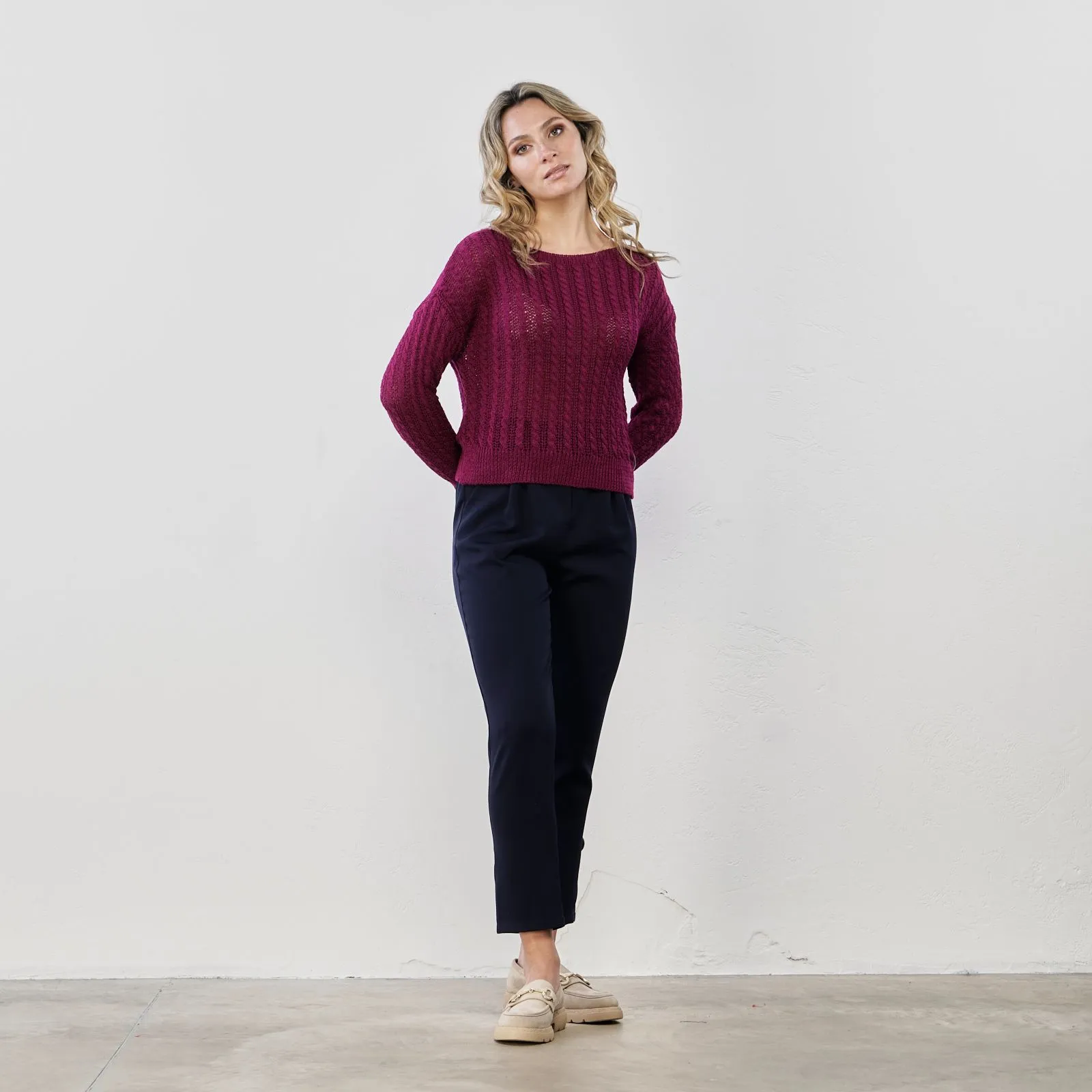 Pantaloni blu con fascia elasticizzata in vita