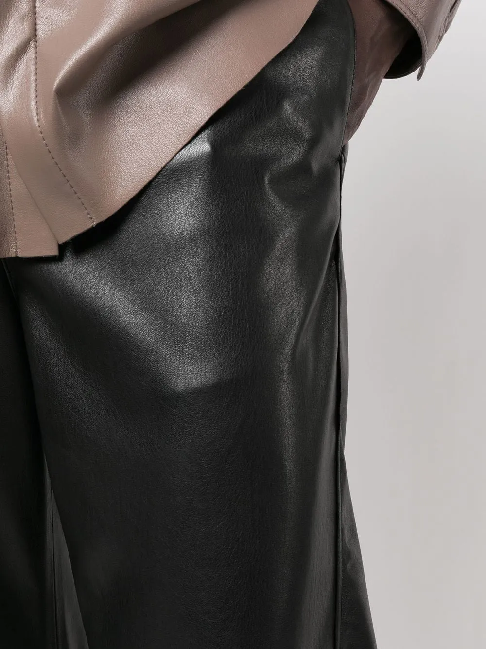 Pantaloni dritti in nero - donna