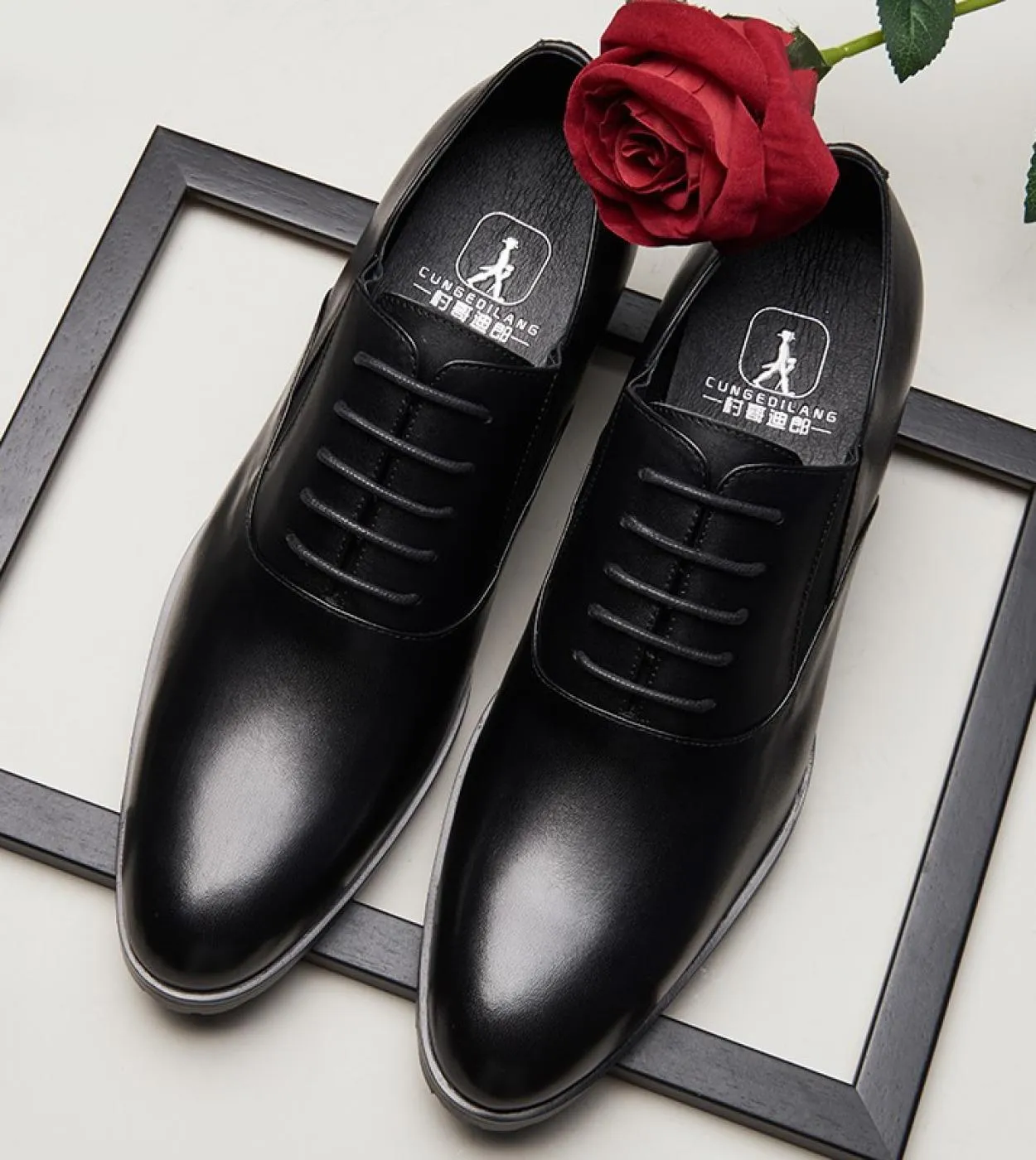 Scarpe da sposa in pelle da uomo 2023 Nuovo stile di lusso in vera pelle fatte a mano comode scarpe con tacco alto da 5 cm per M