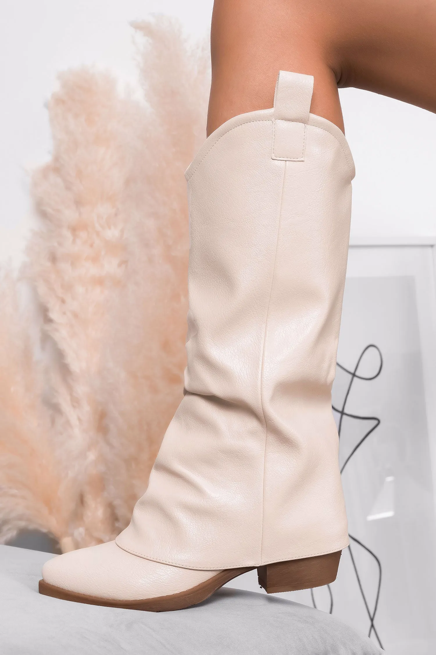 Stivali beige camperos con tacco comodo