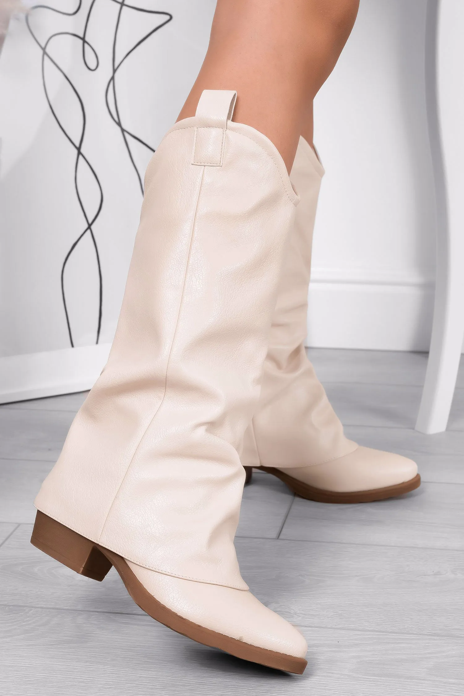 Stivali beige camperos con tacco comodo