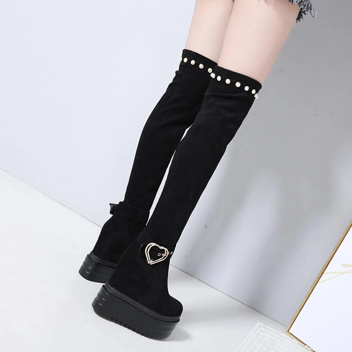 Stivali sopra il ginocchio Lady 2023 Nuove zeppe da 13 cm Aumentano all'interno di stivali lunghi Gambe sottili Stivali da donna