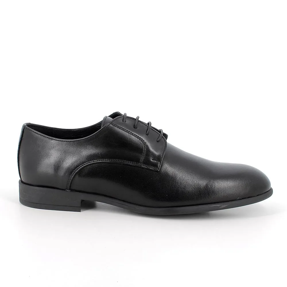 Stringate in pelle da uomo nero