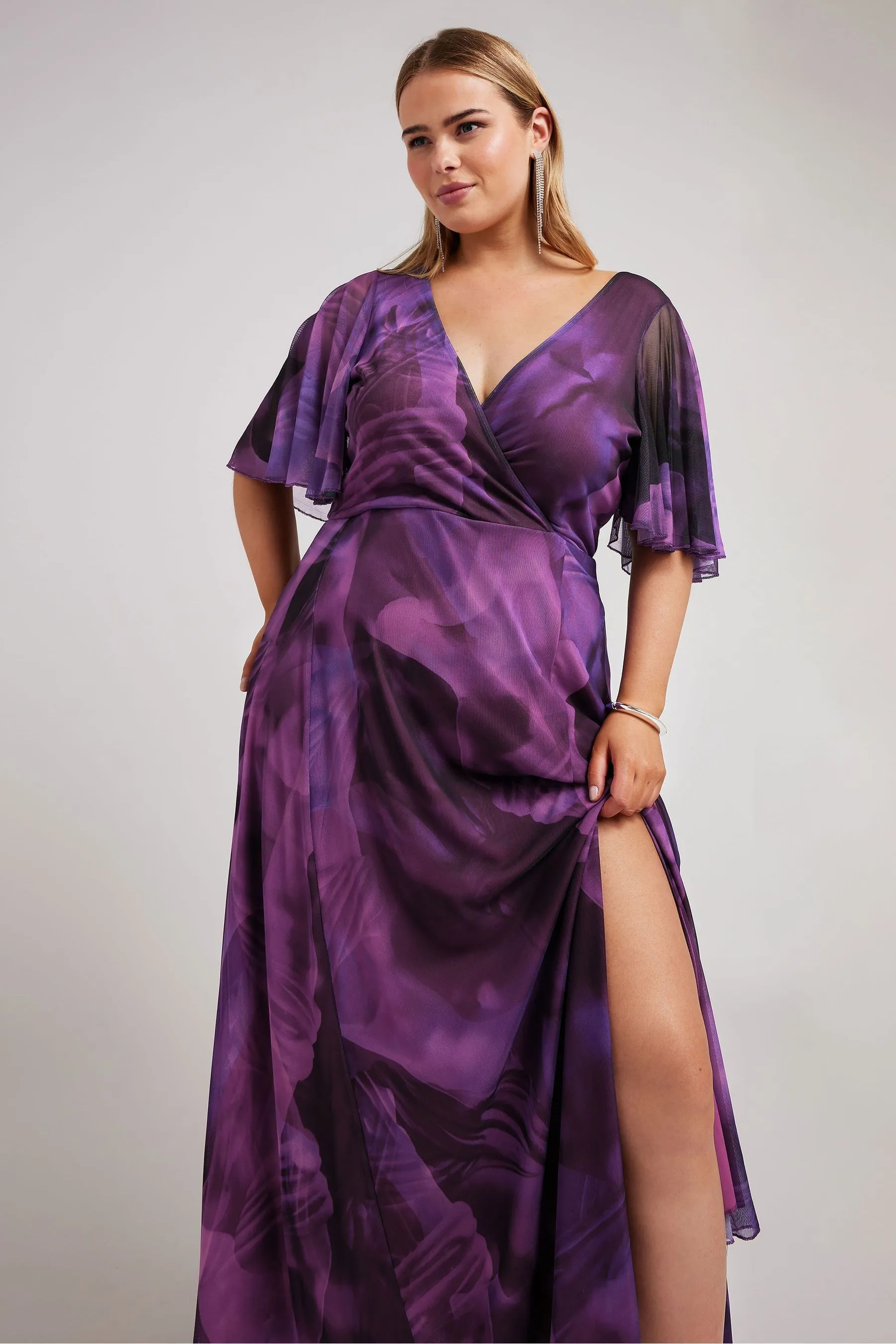 Yours Curve London - Abito maxi a portafoglio astratto